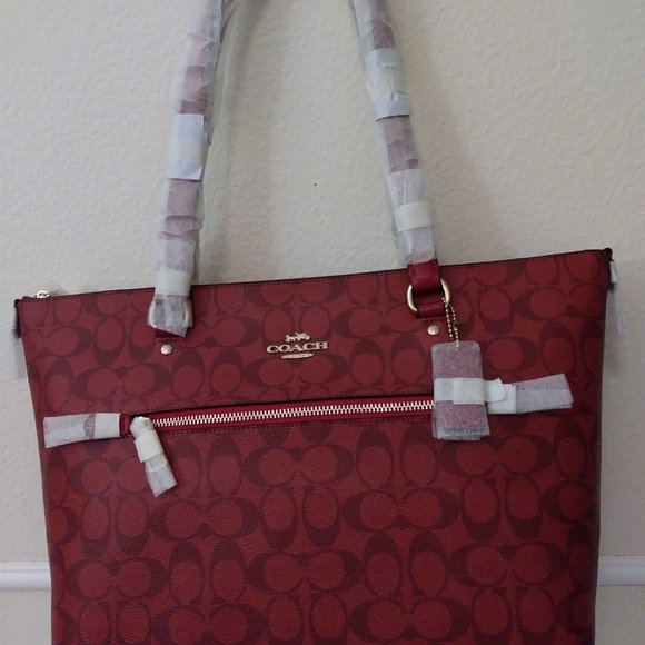 Coach Gallery Tote Red Signature Canvas - Picture 16 of 16